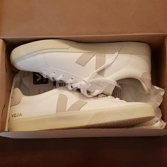 Veja Sneakers - Picture 4 of 7